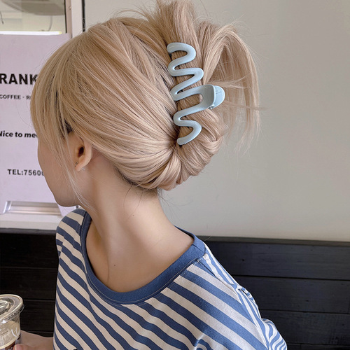 Cream dopamine~Summer niche style hair clip for women with hair on the back of the head, shark clip feeling ins simple grab clip