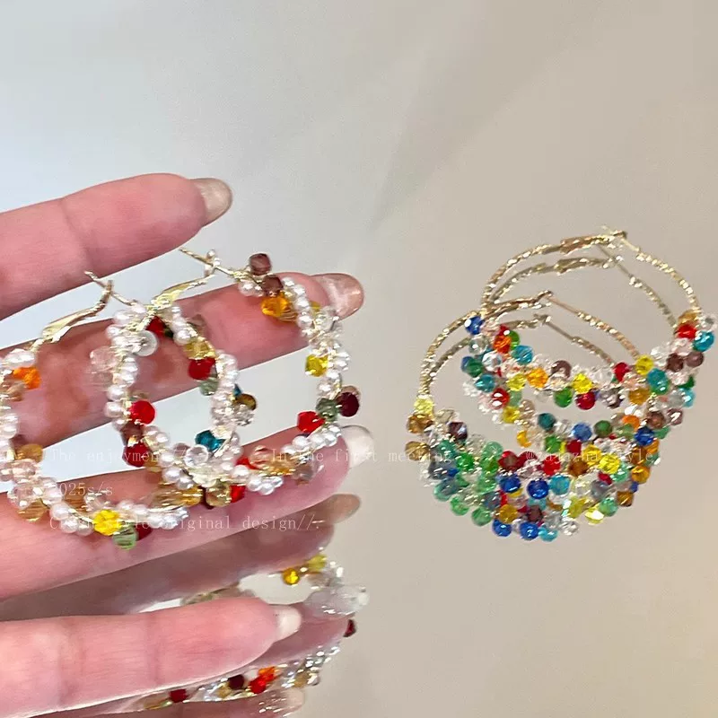 Маленькие дизайнерские серьги из жемчуга