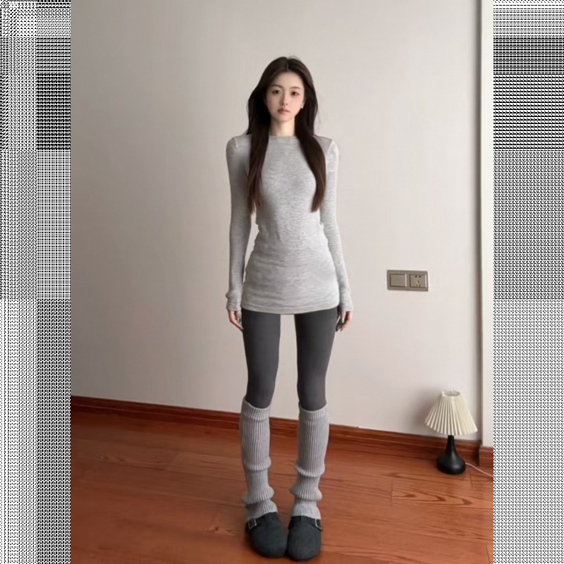 Gray mid-length round-neck long-sleeve T-shirt for women, spring 2026 new style, extended slim-fit base shirt that covers the buttocks, suitable for layering Gray mid-length round-neck long-sleeve T-shirt for women, spring 2026 new style, extended slim-fit base shirt that covers the buttocks, suitable for layering