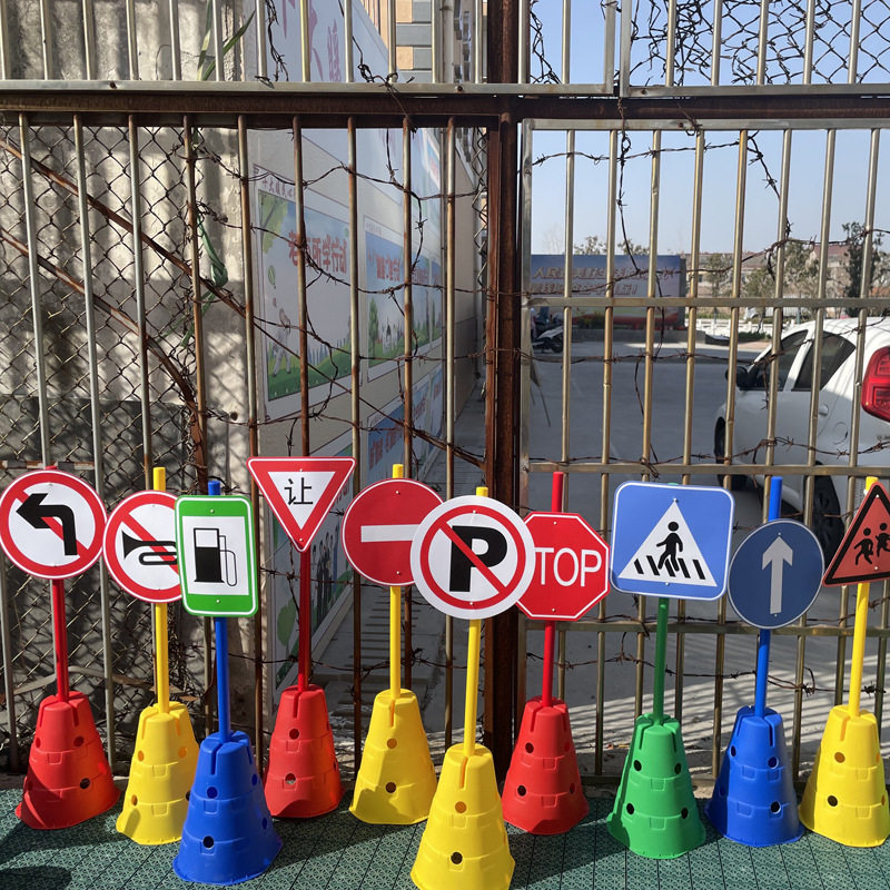 Señales de tráfico de jardín de infantes barricadas barricadas barricadas para niños ciclistas barricadas al aire libre material de juguete de entrenamiento sensorial