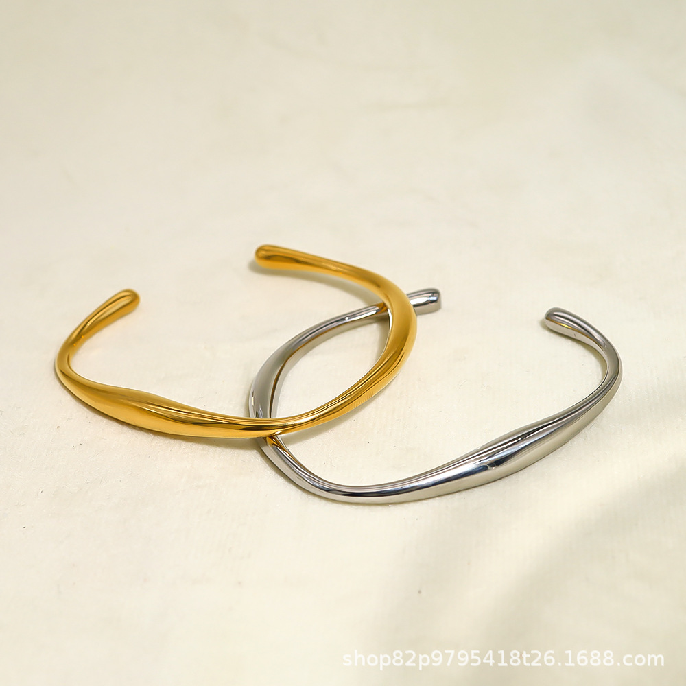 Lujo ligero, todo fósforo, sentido de alta gama, estilo INS, joyería de acero de titanio galvanizado de 18 quilates, pulsera abierta irregular de forma especial