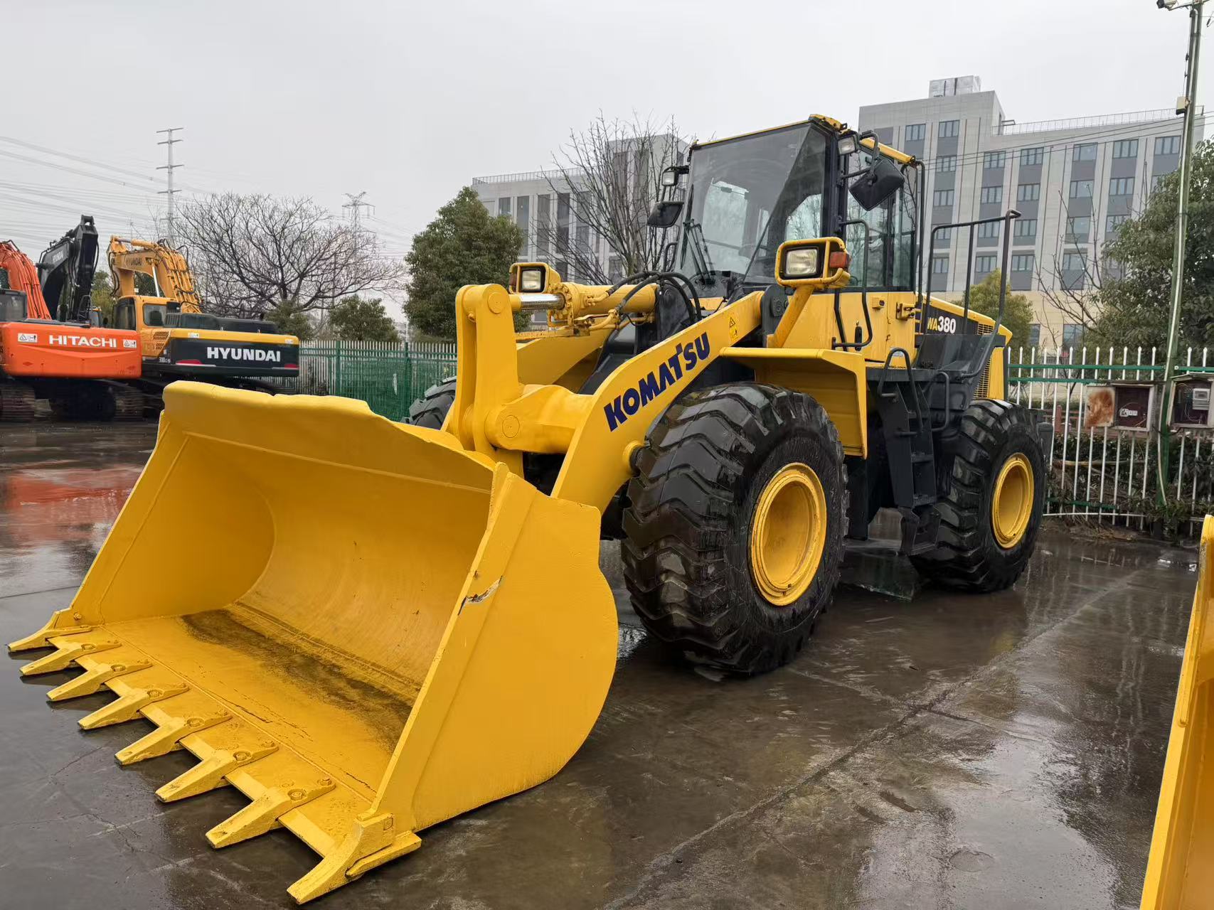 Venta en stock: cargadora Komatsu380 de segunda mano, cargadora de segunda mano, precio favorable, garantía de calidad