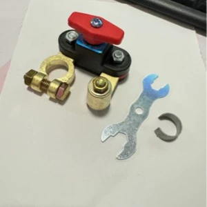 Avtomobil Akkumulyatoru Enerji Kəsmə Açarı 12V 24V Universal, Müsbət və Mənfi Terminal
