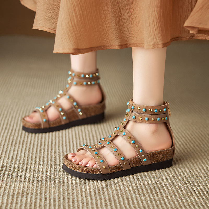 Sandal nữ hở mũi đế dày 4.5 cm phong cách Bohemian đinh tán — đen