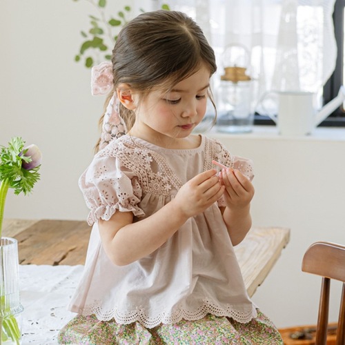 儿童泡泡袖纯棉娃娃衫夏季新款女童宝宝公主风甜美刺绣花边衬衫