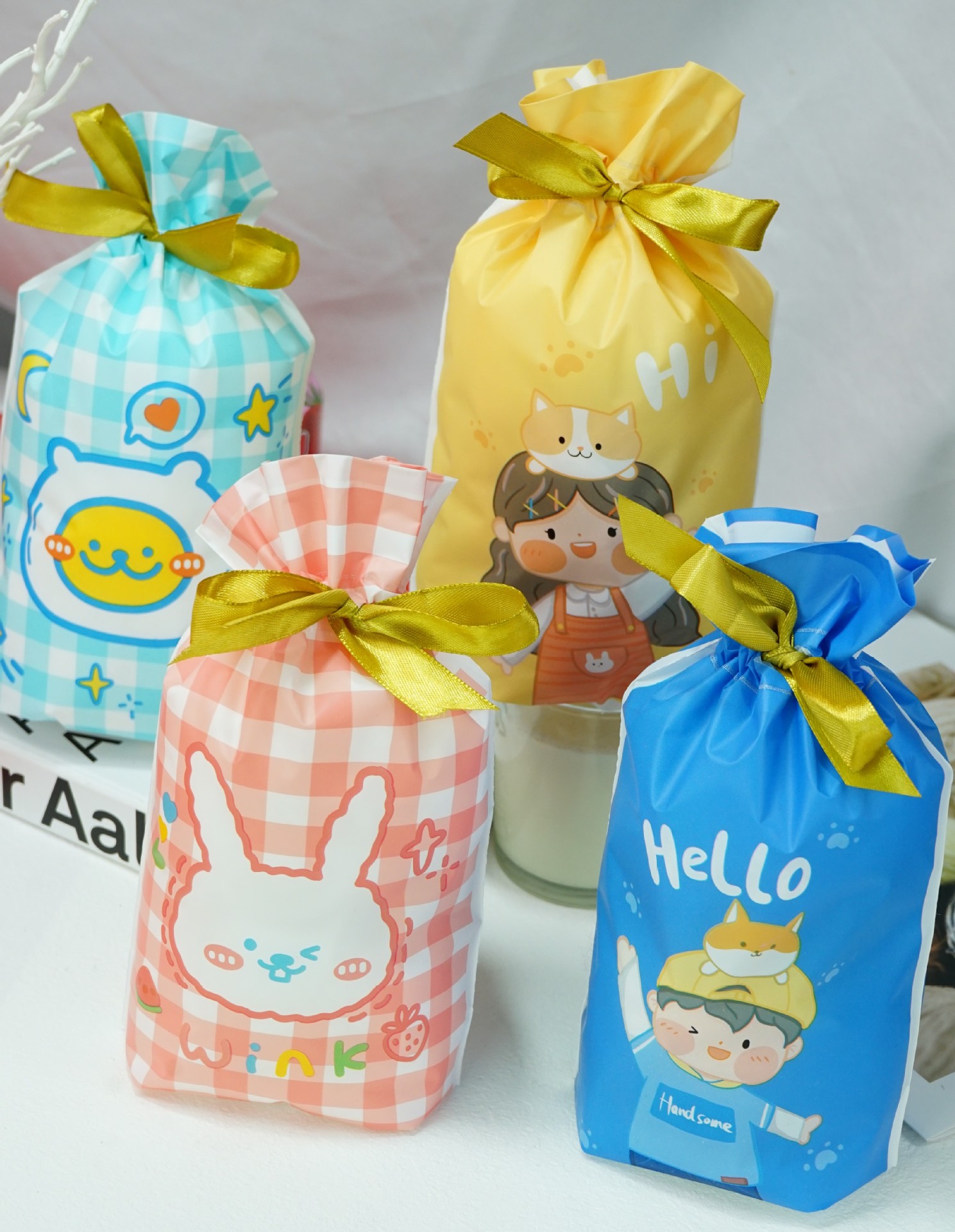 现货可爱卡通小兔子糖果袋幼儿园男孩女孩礼品袋丝带抽绳袋50个价