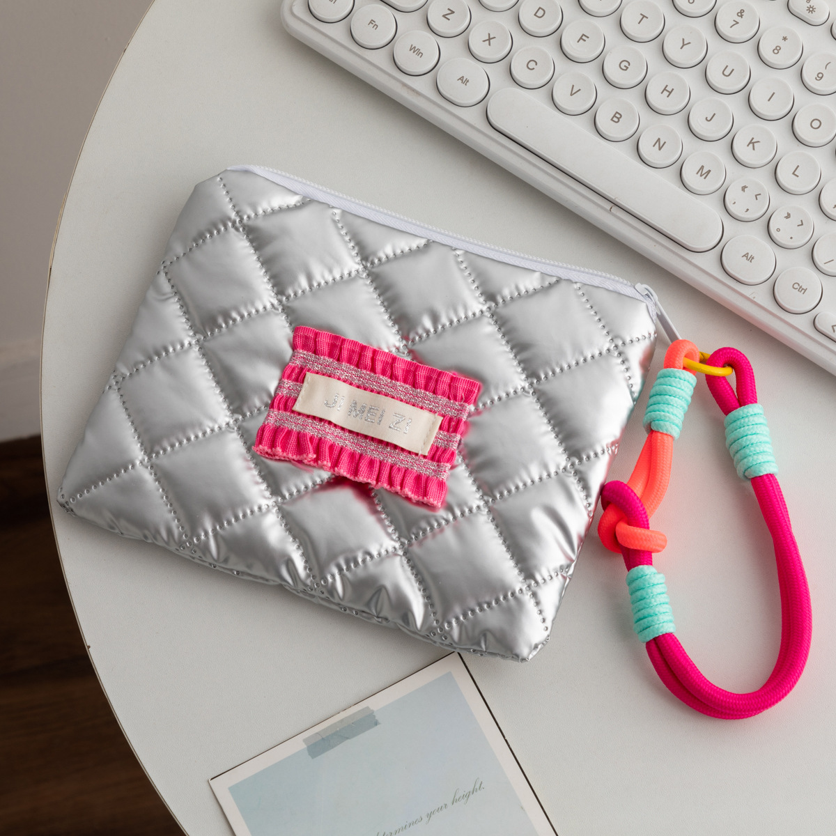 다이아몬드 그리드 로즈 레드