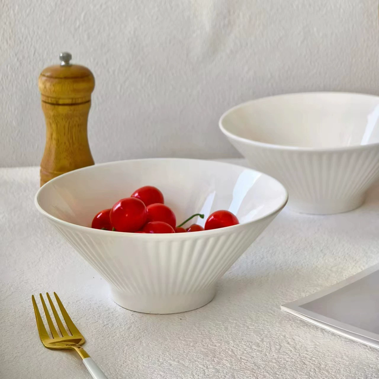 Миска для лапши (Yamada) 7 дюймов, подглазурная белая керамика, рифлёная