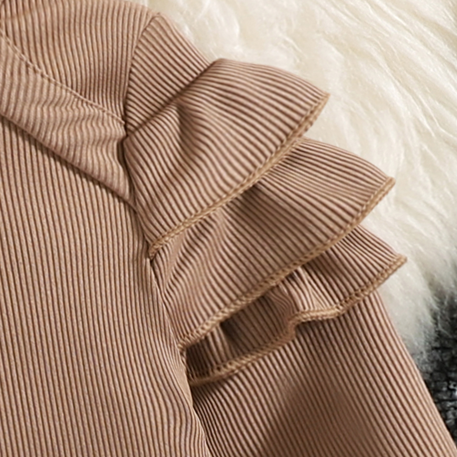 Treasure salary children's clothing autumn high collar ruffle design long sleeved bird pattern shorts with belt set_voghion.com