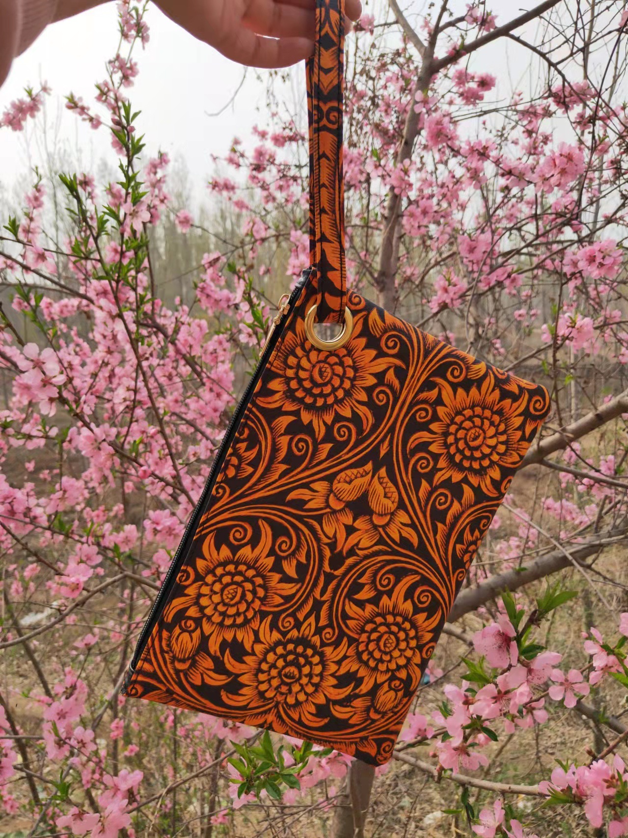 다크 브라운 조각