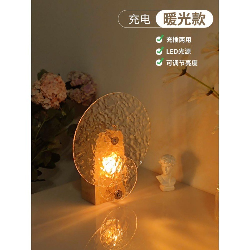 水の波の光の影の明かりは日が落ちて雰囲気があります。|undefined