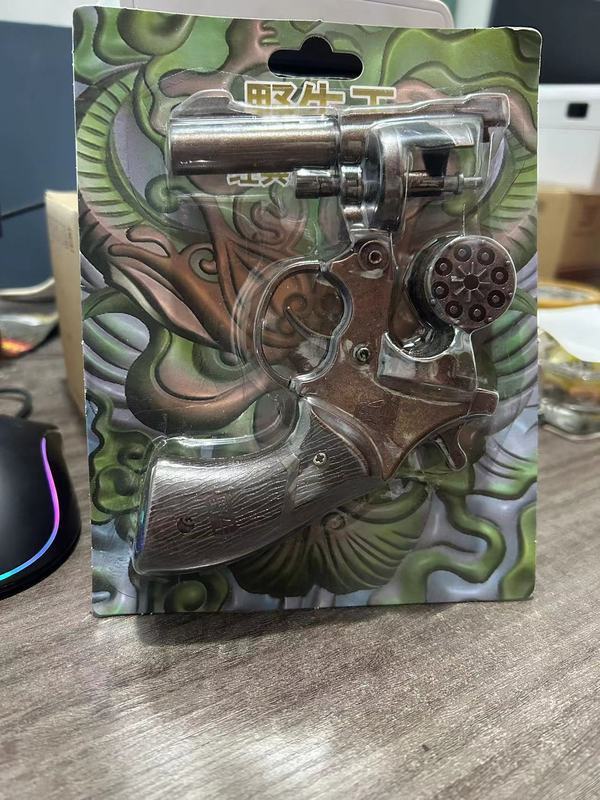 Bison smashing gun smashing gun revolver children's toy gun 8090 nostalgic scenic spot tourist attractions stall small toys