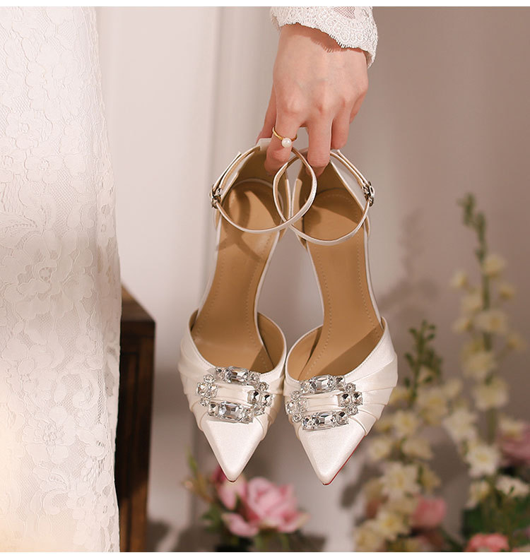 Sandali con tacco alto Banchetto di nozze 2024 Baotou Water Diamond Tacchi sottili Versatili scarpe singole a punta_voghion.com