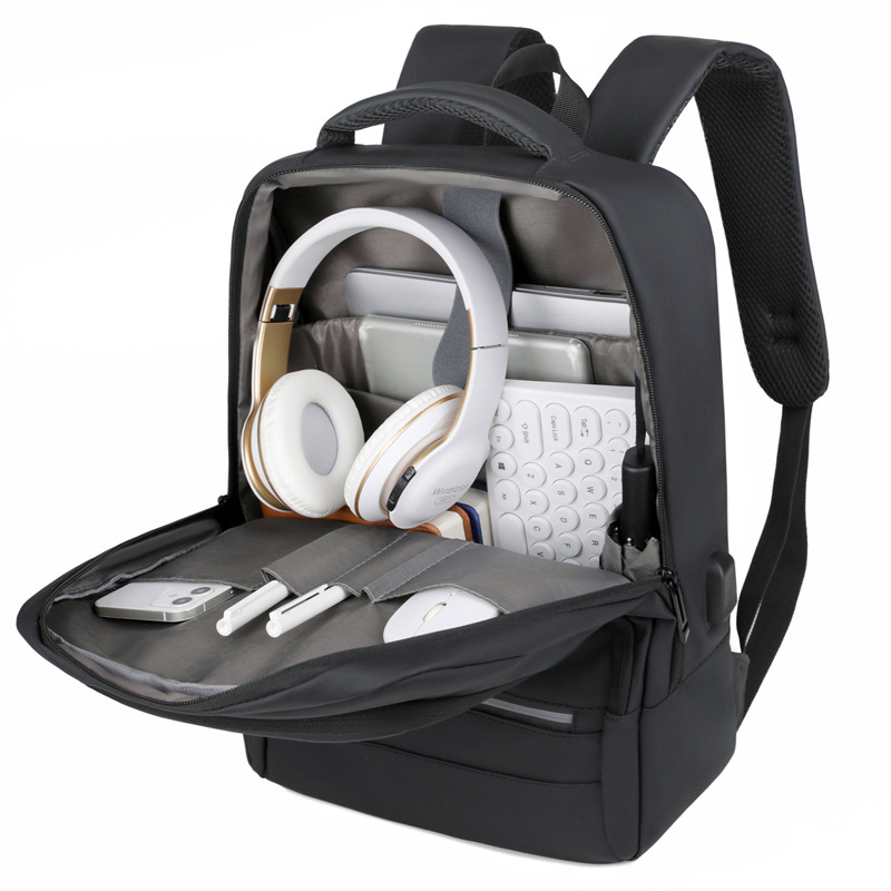 Mochila recargable USB de negocios para hombres transfronterizos Bolso de computadora multifuncional de viaje de ocio de gran capacidad al por mayor