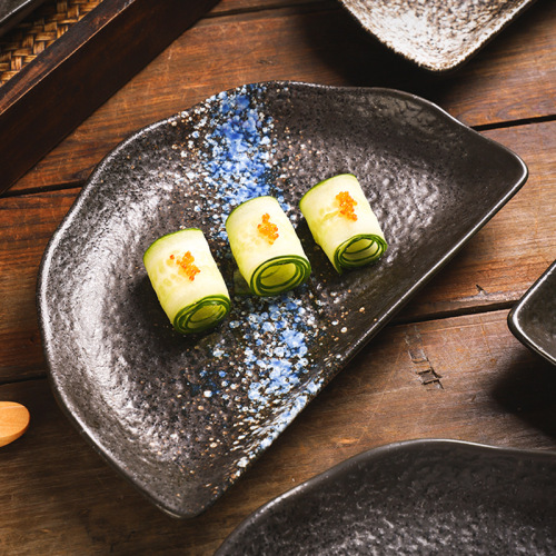 Cross-border Japanese and Korean-style half-moon plate, home spit bone plate, creative restaurant and hotel cooking sushi side dishes snack plate wholesale