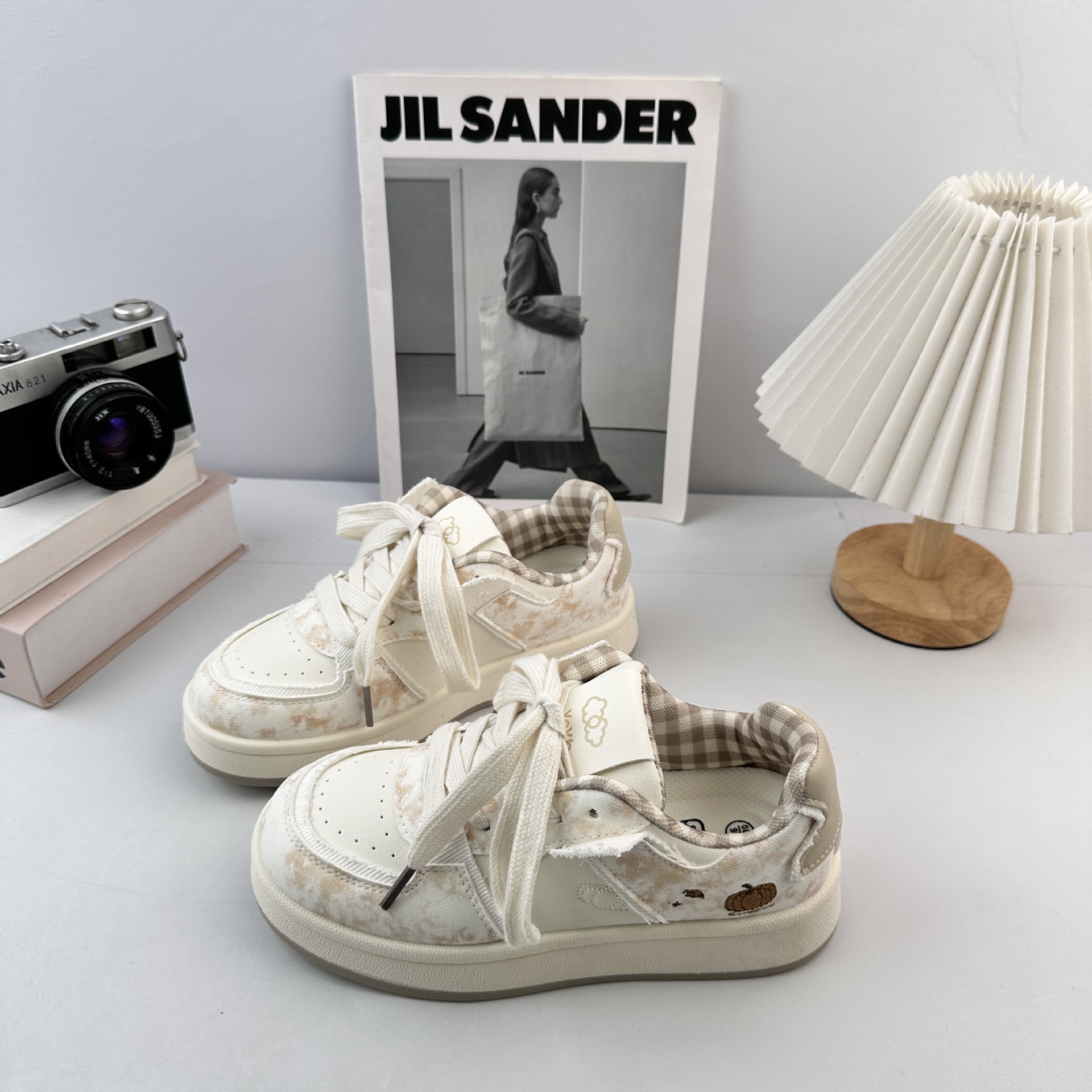 Yuanbo 2025 otoño versátil zapatos blancos de mujer nuevos zapatos de pan de suela gruesa coreanos zapatos deportivos casuales de nicho image 4
