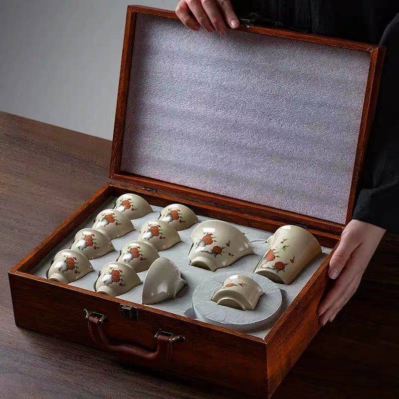 Ceramic tea set for traveling