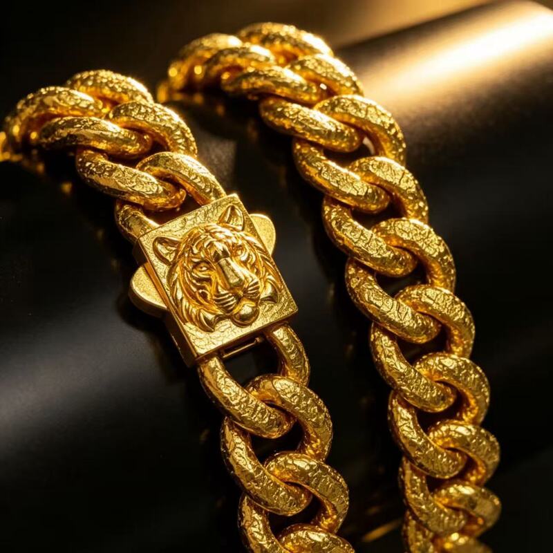 Retro Tiger Head Cuban Bracelet for Men, Thick Chain with Embossed Tiger Head Clasp, High-End Luxurious and Dominant Bracelet Retro Tiger Head Cuban Bracelet for Men, Thick Chain with Embossed Tiger Head Clasp, High-End Luxurious and Dominant Bracelet