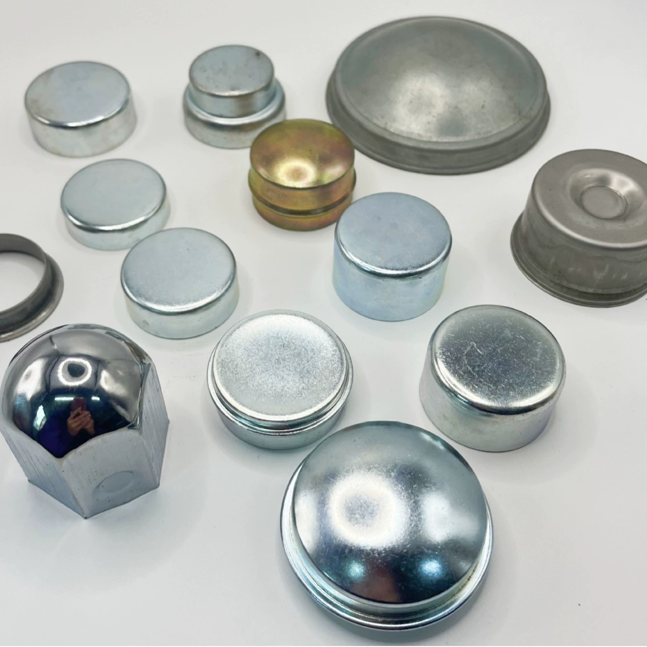 Специализируемся на производстве различных видов чехлов для автомобилей, подходящих для моделей Toyota, Nissan, Honda, Chevrolet и других.