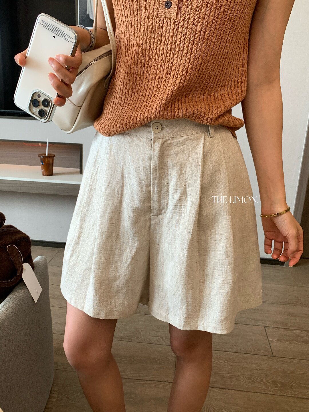 Quần short nữ cạp cao chất liệu tencel linen phối sợi, dáng suông rộng, tôn dáng, phong cách old money — màu sắc, Màu cà phê, màu trắng, Xanh da trờicolor chi tiết 15