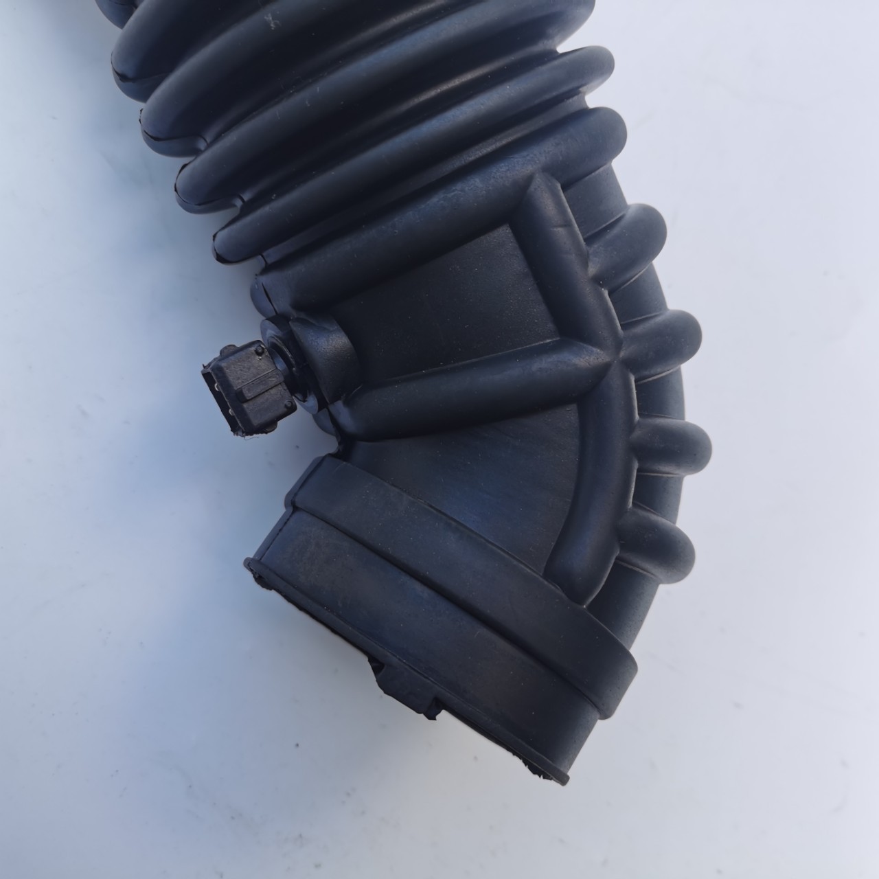 Car engine air intake pipe is suitable for Opel antara Chevrolet 2.4 Kopac 96628910