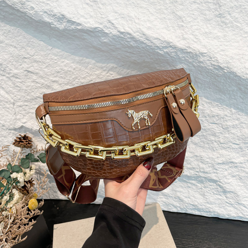 Bolso de pecho para mujer elegante y simple, bolso de hombro de cadena de estilo occidental de moda 2025 primavera nuevo bolso de color sólido