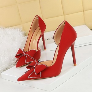 626-H37 European and American style banquet high heels, thin heels, shallow mouth, pointed side hollowed out rhinestone 