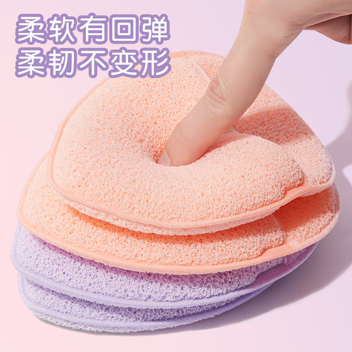 GECOMO glove-type facial cleansing sponge. Sponge facial cleansing sponge becomes larger when exposed to water. It is a soft and skin-friendly facial cleansing sponge.
