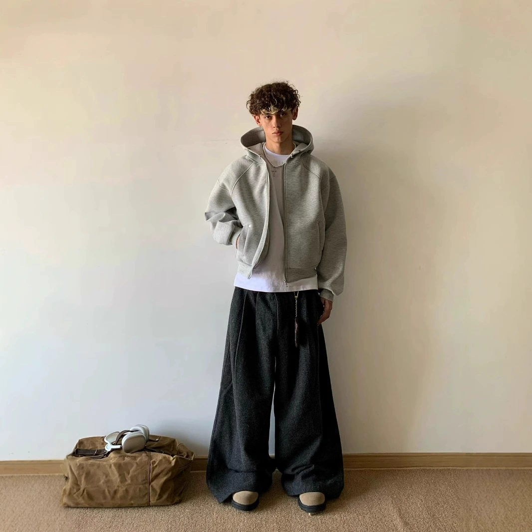 Серая тяжелая куртка на молнии с капюшоном для мужчин весной и осенью