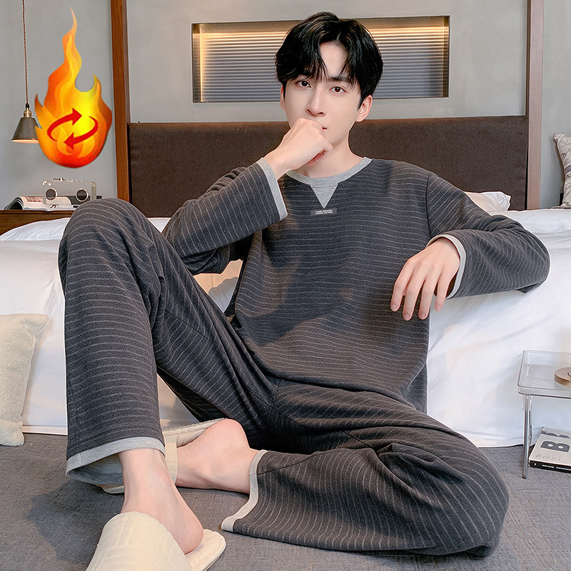 Cashmere and silk pajamas for men, new winter style, thickened for warmth, casual, simple, comfortable, and suitable for wearing at home or as an outerwear set Cashmere and silk pajamas for men, new winter style, thickened for warmth, casual, simple, comfortable, and suitable for wearing at home or as an outerwear set