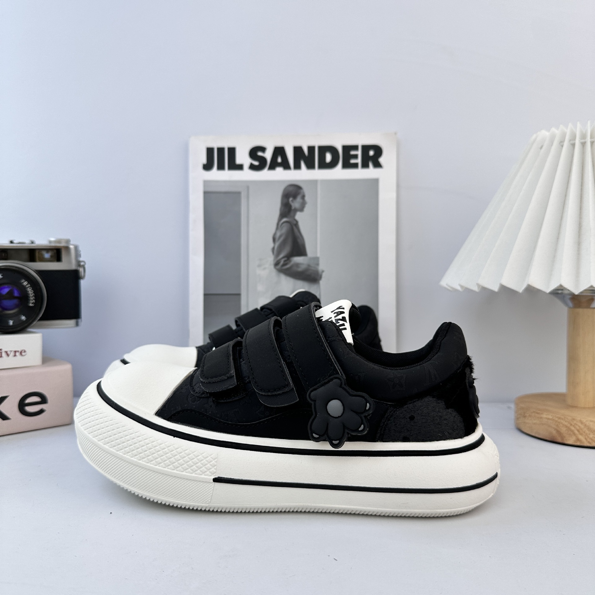 Garra de gato velcro simple zapatos de pan de suela gruesa para mujeres 2025 nuevo estilo universal nicho casual zapatos de skate ligeros super calientes