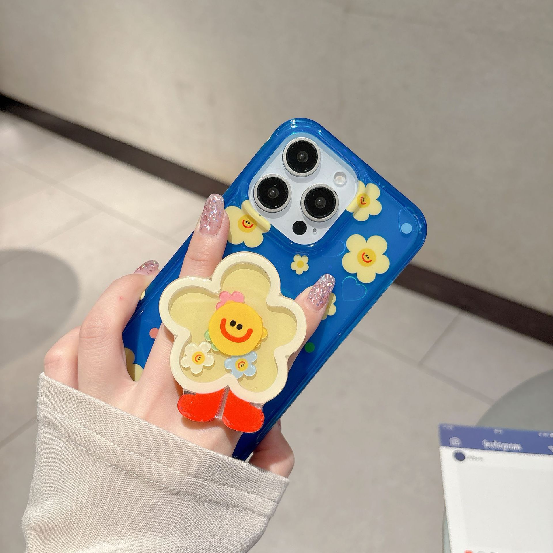 Pequeña niña fresca flor amarilla para Apple 16ProMax funda para teléfono 15Pro Pareja 14/13 Nuevo 15PM