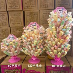 漫画のマシュマロはキャンディーのグミのロリポップの露店のマシュマロの串焼きの箱をつないで棚の卸売りに送ります。