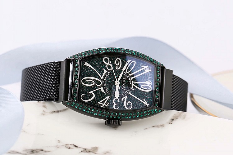 Clearance Sale, No Returns or Exchanges, Vintage European Barrel-Shaped Full Diamond-Studded Women's Watch, Trendy Magnetic Strap Women's Watch