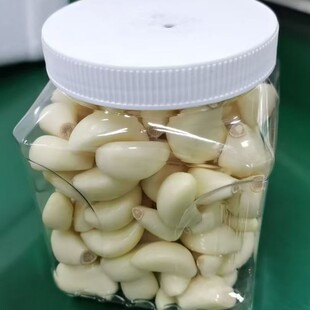 ���ڴ��������ô��r����ƿ�b���bȥƤ����peeled garlic