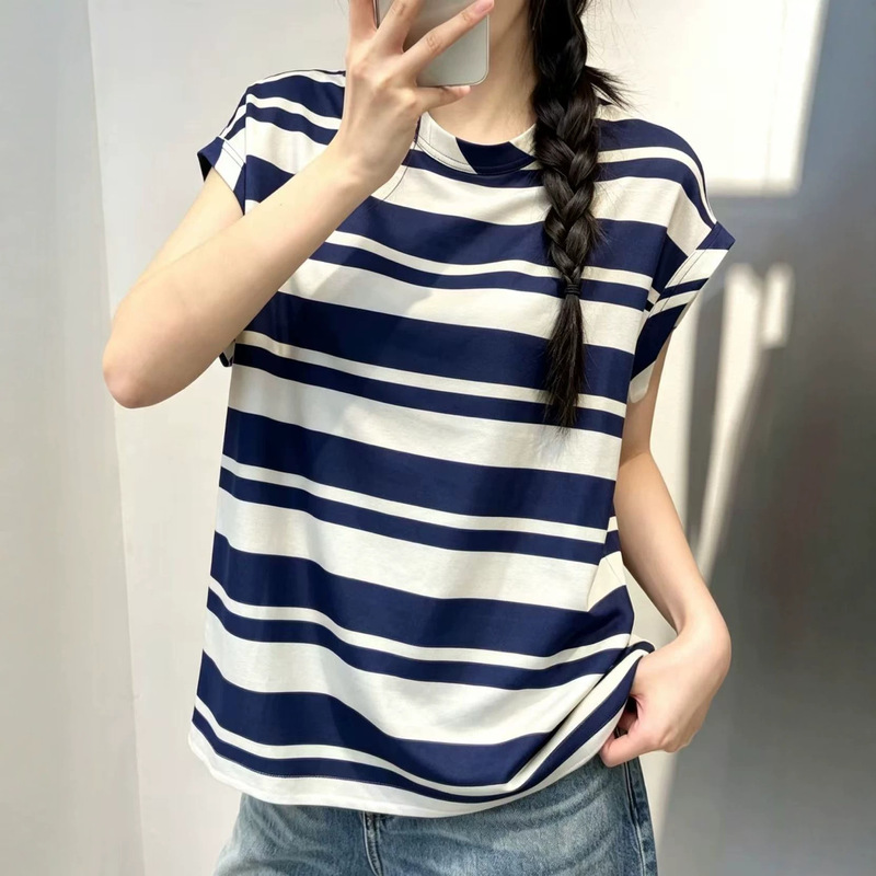 High-End Niche Silk Tops for Women, Summer 2026 New Style, Light Luxury, Elegant, Age-Reducing, Silk Round-Neck Sleeveless Blouse High-End Niche Silk Tops for Women, Summer 2026 New Style, Light Luxury, Elegant, Age-Reducing, Silk Round-Neck Sleeveless Blouse