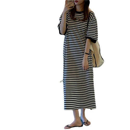 The design is salty or sweet, black and white striped dress for women 2026 summer fat mm women's large size loose T-shirt skirt