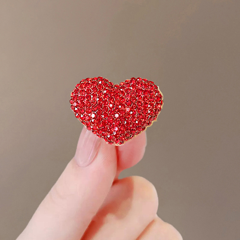 Raudos širdies formos segė su deimantais elegantiškas papuošalas_voghion.com