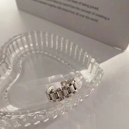 Vintage-style Korean watch with ins cool tone, niche design sense open mouth index finger ring for women, silver color fashion personality