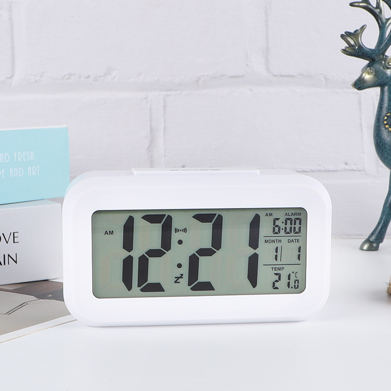 Fábrica en stock reloj de alarma inteligente de voz creativa luminosa simple dormitorio despertador electrónico reloj inteligente