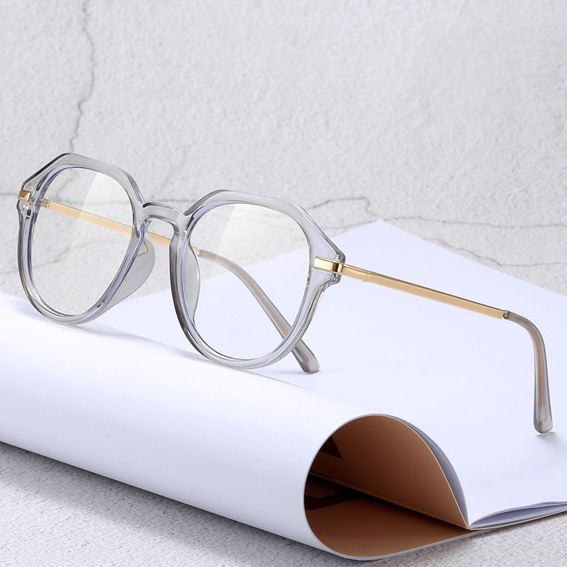 Fashionable square glasses