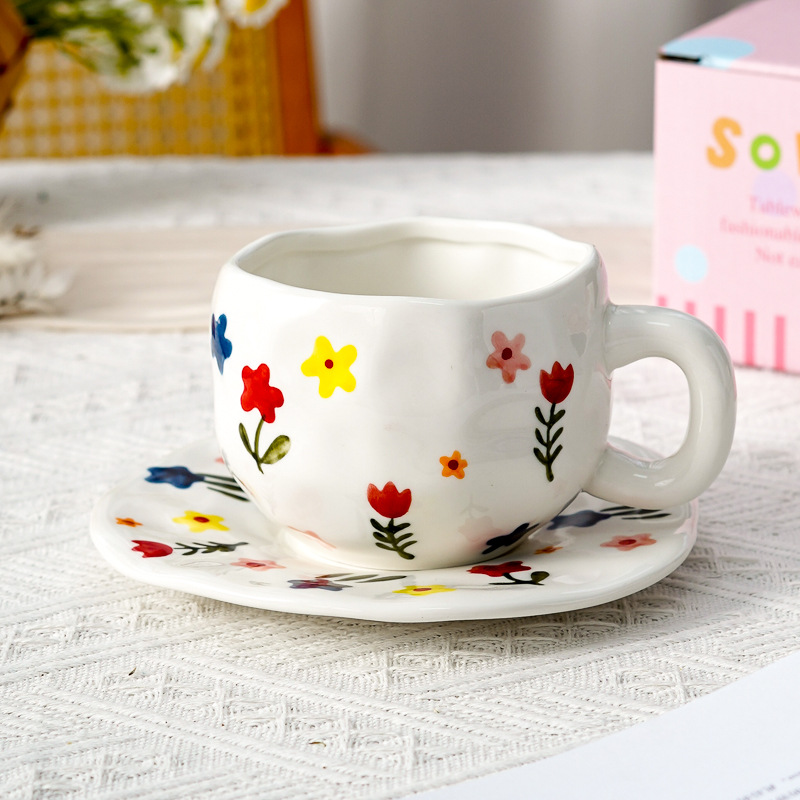 Hermoso conjunto de tazas de café y platos Regalos comerciales Irregulares tazas de desayuno transfronterizas de cerámica Pastoral pintada a mano esmaltada