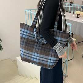 2025秋冬新款托特格子复古大容量毛呢单肩包包腋下通勤时尚手提H