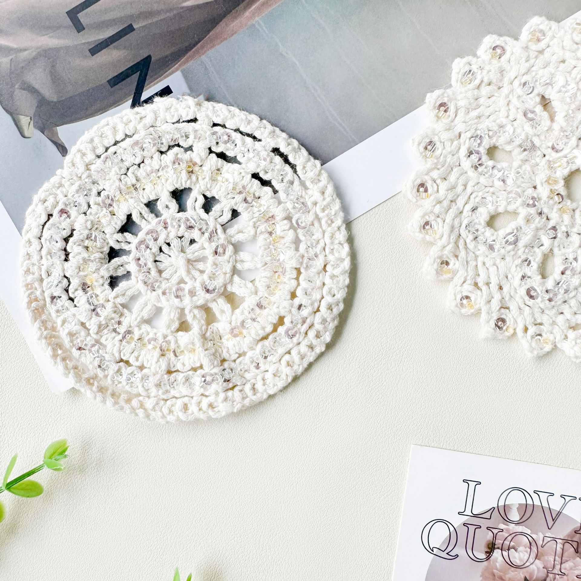 Crochet hecho a mano redondeada tela de encaje pegada con sequela decoración ropa bolsas accesorios DIY