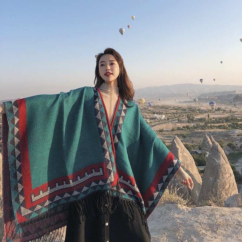 El estilo nacional tibetano Yunnan turístico vestido con una capa de moda universal gruesa bufandas cálidas a prueba de viento