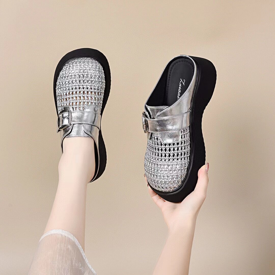 Dép sandal nữ da thật đế dày tăng chiều cao, mũi kín, quai chữ V — màu đen