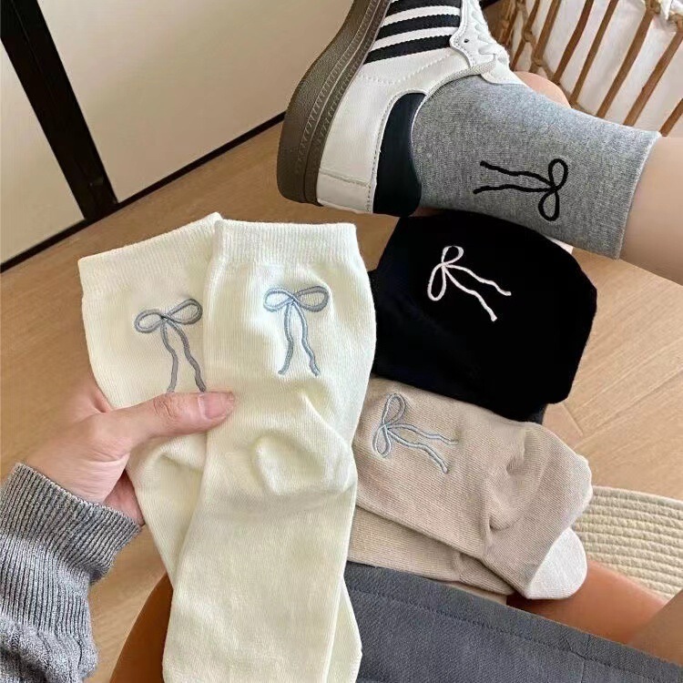 *The Bit Looks Good! Super Large! Bow Black and White Gray Mid-Calf Socks for Women Piles of Autumn and Winter Trendy Internet Celebrity