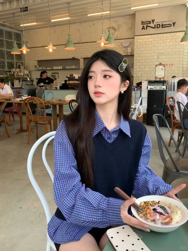 慵懒藏青色V领针织马甲背心女装早秋气质韩系叠穿格子衬衫两件套|undefined