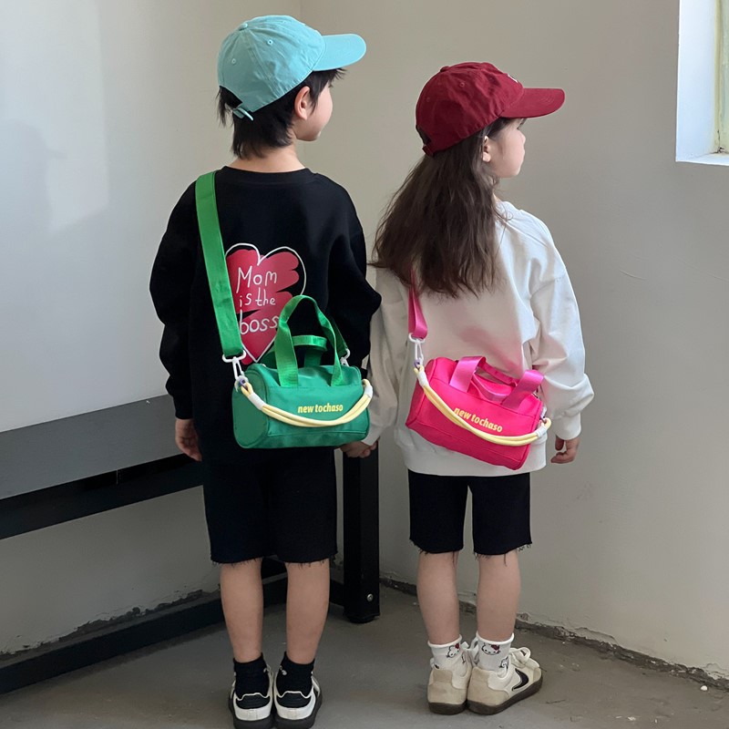 Bolsa de hombro casuales coreana para niños y niñas, letras extranjeras para bebés, bolsas portátiles de balde de agua 2025, nuevas bolsas de comercio exterior para niños