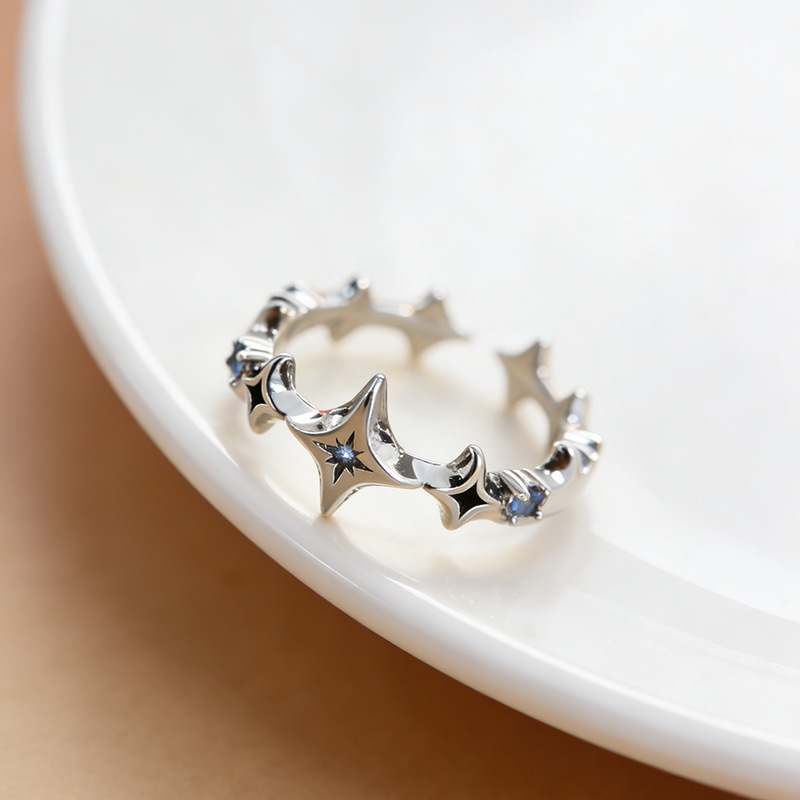 European and American INS-style blue diamond starburst ring, featuring a unique design, a delicate starburst detail, and cubic zirconia accents, perfect for everyday wear and layering